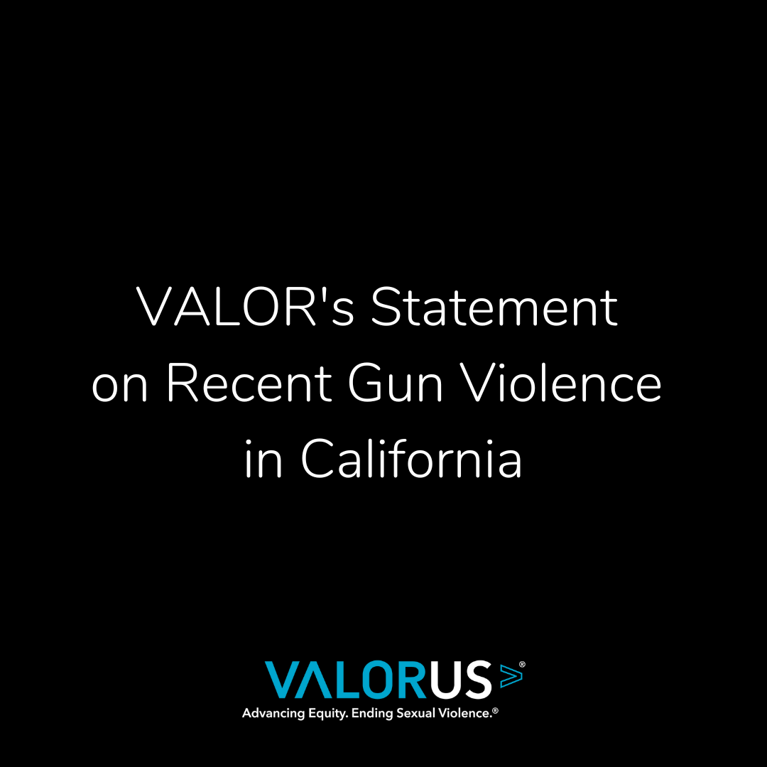 Fondo negro y texto blanco que dice: "Declaración de VALOR sobre la violencia armada reciente en California". Logotipo y eslogan de Valor US.
