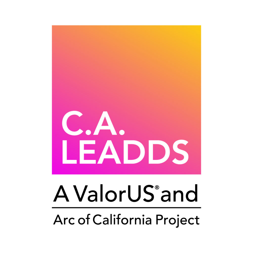 Logotipo con un cuadrado sombreado de rosa a amarillo que dice: CA LEADDS A Valor US and Arc of California Project