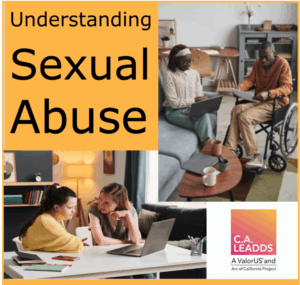 El logotipo de CA Leads se encuentra debajo de dos fotos. Una de ellas muestra a dos mujeres sentadas en una mesa conversando mientras miran la pantalla de una computadora portátil. Una de ellas tiene síndrome de Down. La segunda foto muestra a dos personas trabajando juntas: una sentada en un sofá con una computadora portátil, la otra en una silla de ruedas con papeles.