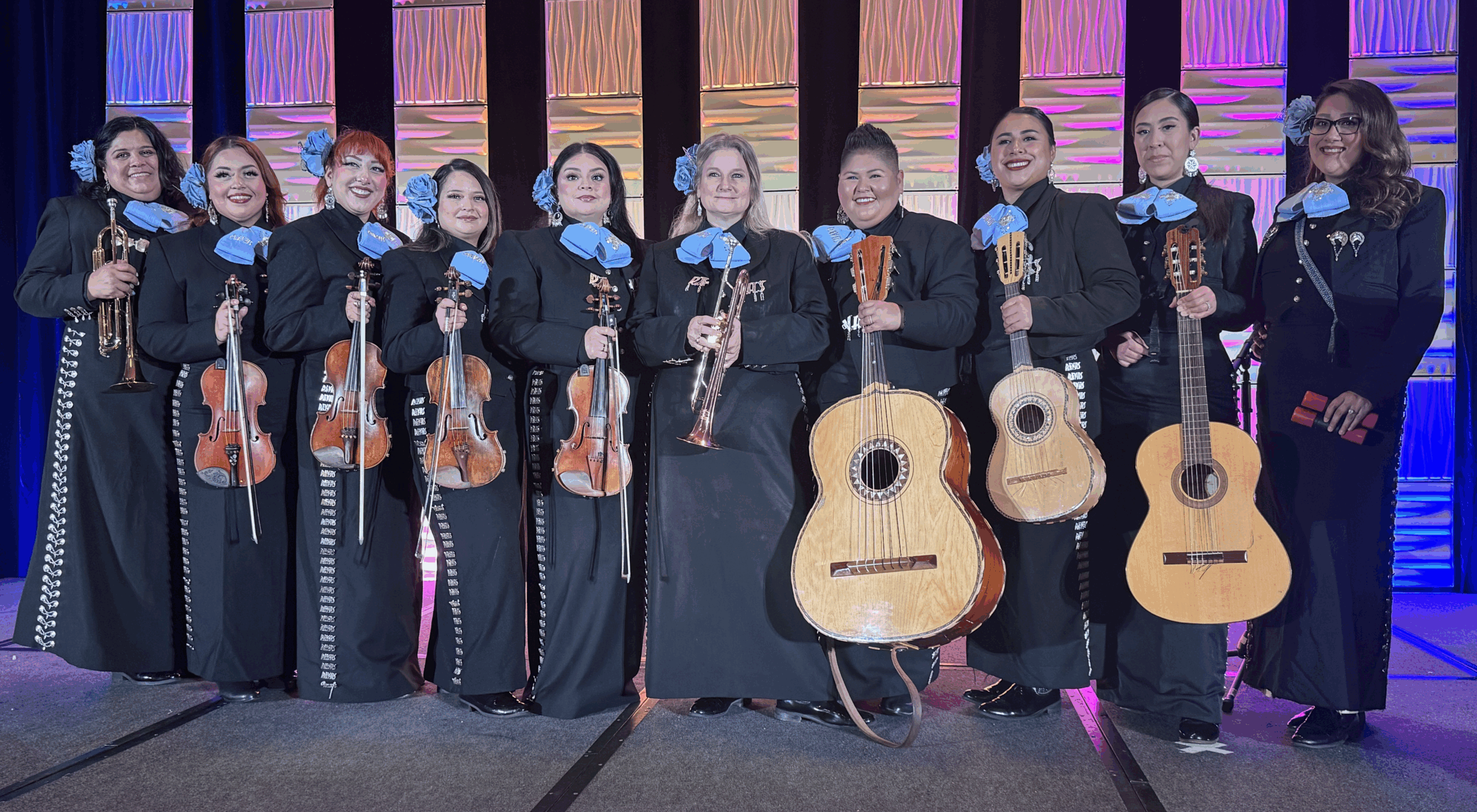 Group photo of Mariachi Divas.